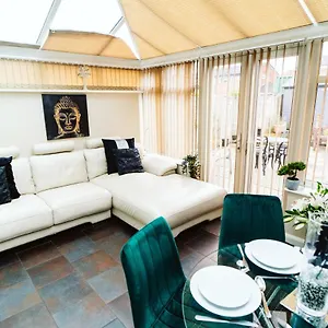  Holiday home Turves Place, 3 Bedroom Property/near Mcr Airport