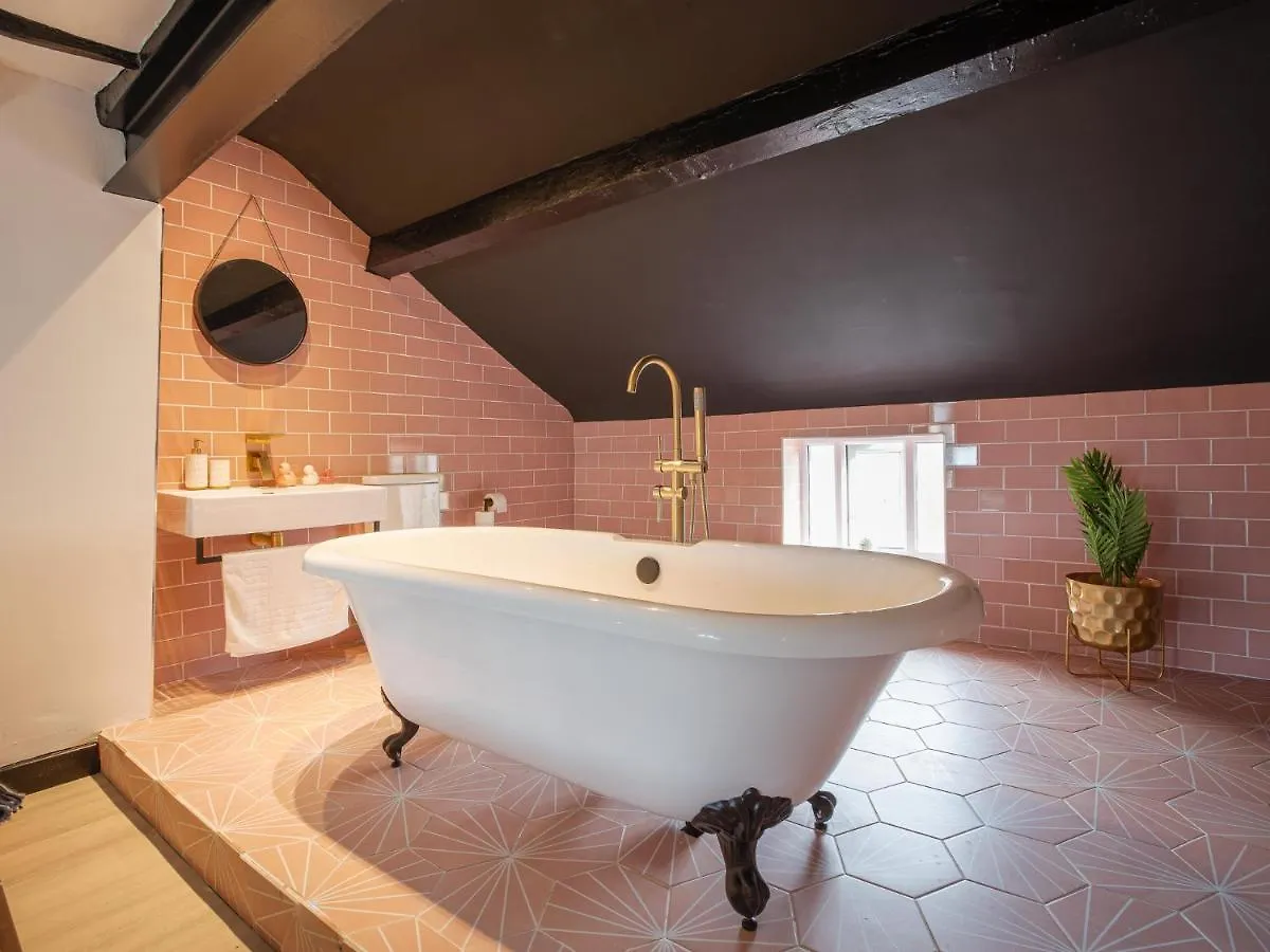 Unique Romantic Getaway Thornton  Holiday home
